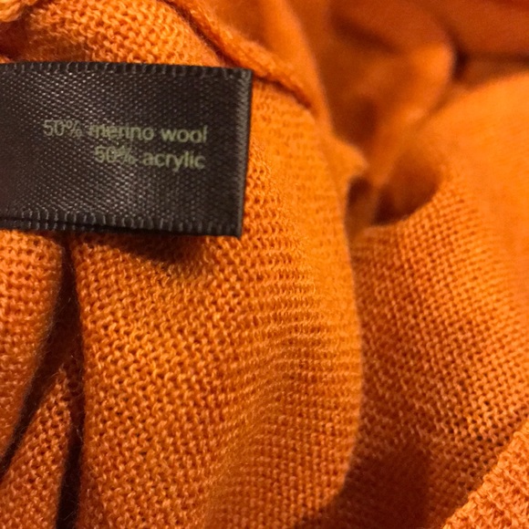 The Limited NWT XS V neck sweater - Picture 7 of 8